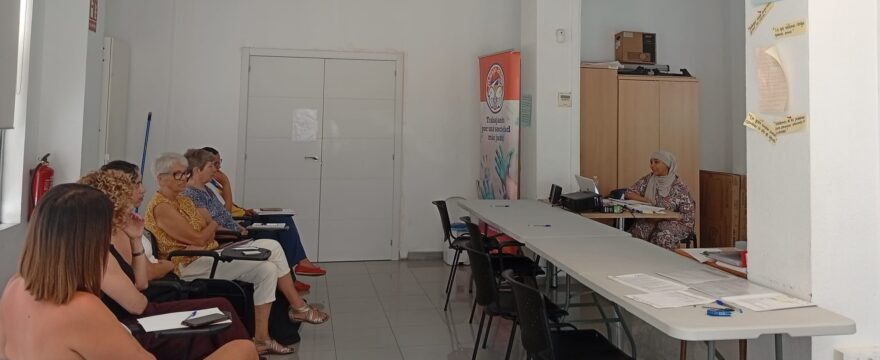Claves para una comunicación efectiva y afectiva en la atención a mujeres migrantes