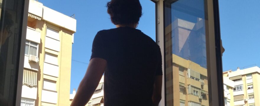 La regularización abre a Johan el camino para organizar su vida y continuar sus estudios